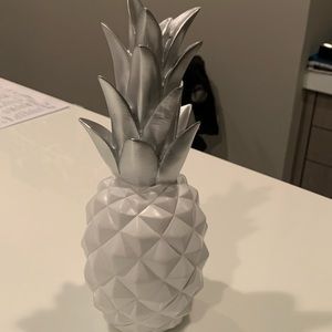 Pineapple home decor